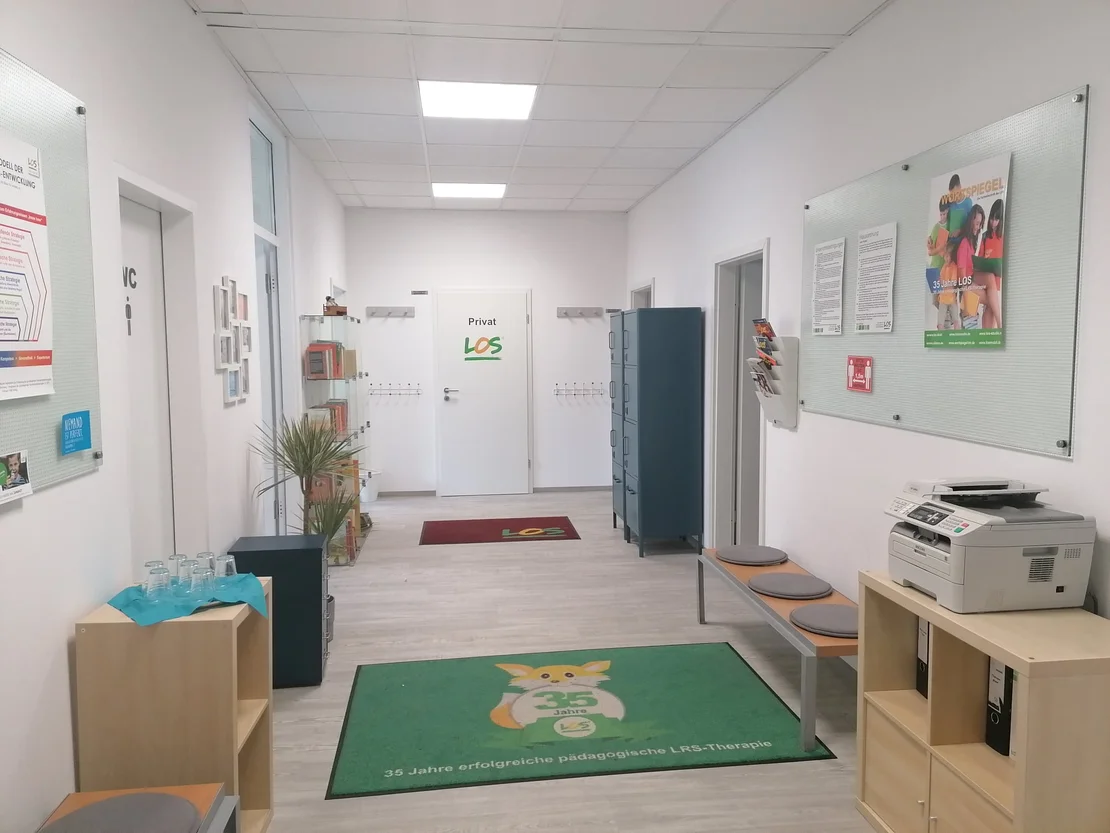 Eingangsbereich des LOS Saarbrücken Eingang