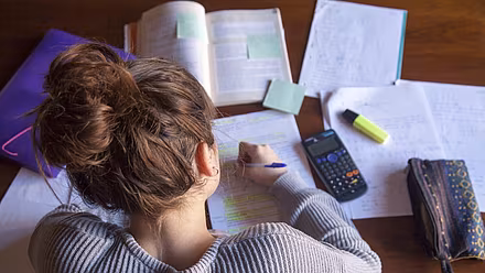 Auch bei Studium und Beruf ist eine gute Rechtschreibung von Bedeutung. Auch bei Studium und Beruf ist eine gute Rechtschreibung von Bedeutung.