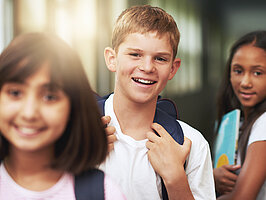 Nach einer Förderung im LOS können Kinder und Jugendliche wieder glücklich und selbstbewusst in die Zukunft blicken.