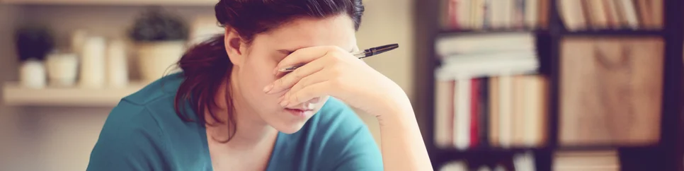 Auch Erwachsene können noch von einer LRS betroffen sein. Auch Erwachsene können noch von einer LRS betroffen sein.