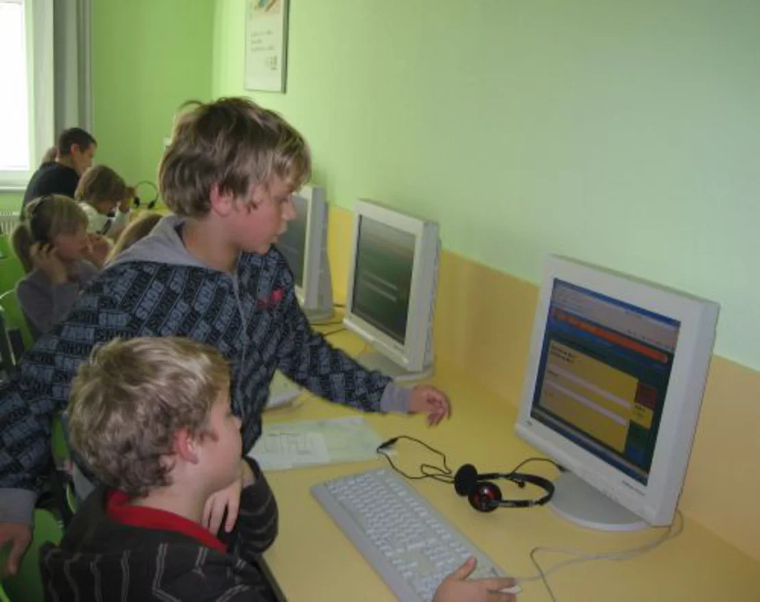 Kinder im PC-Raum des LOS Eisenach Kinder im PC-Raum des LOS Eisenach