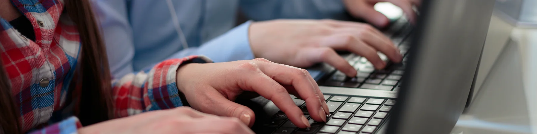Die LOS-Online-Lernprogramme sind speziell für Menschen mit Problemen im Lesen und Schreiben konzipiert. Die LOS-Online-Lernprogramme sind speziell für Menschen mit Problemen im Lesen und Schreiben konzipiert.