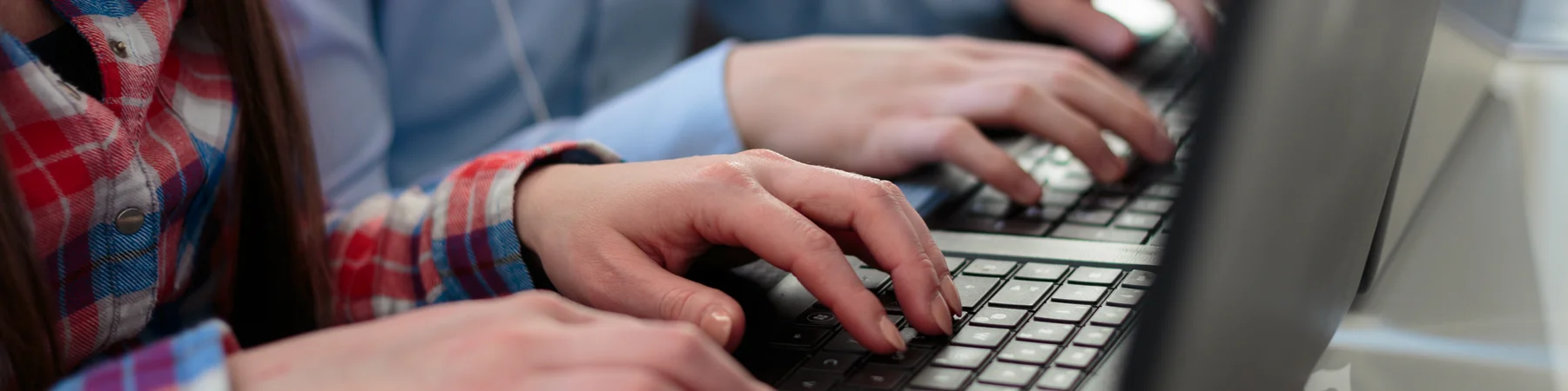 Die LOS-Online-Lernprogramme sind speziell für Menschen mit Problemen im Lesen und Schreiben konzipiert. Die LOS-Online-Lernprogramme sind speziell für Menschen mit Problemen im Lesen und Schreiben konzipiert.