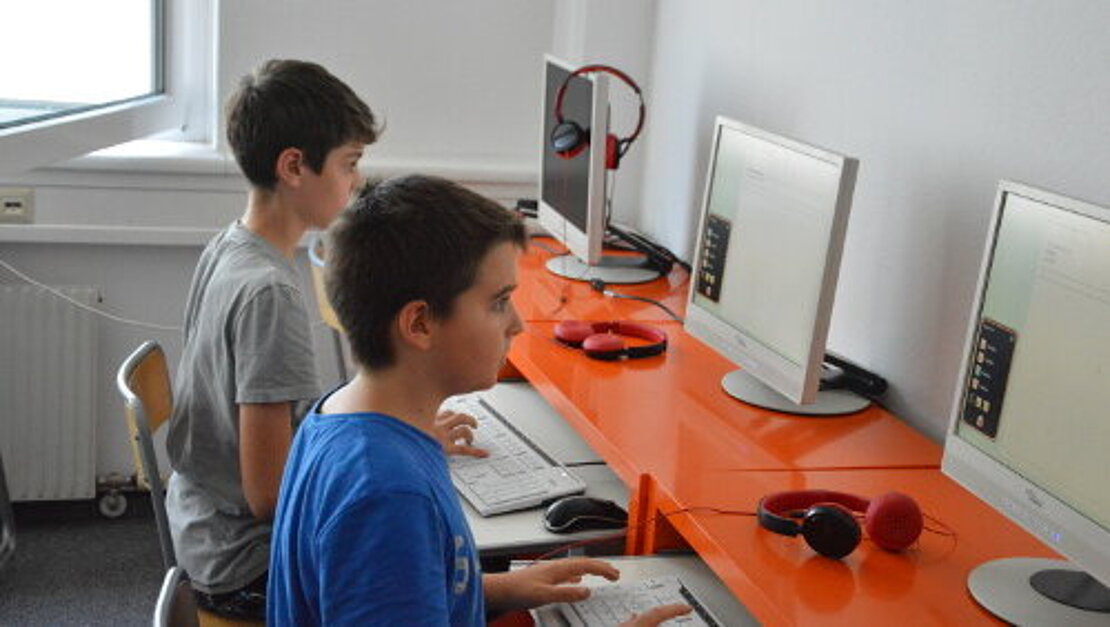 02 Schüler arbeiten am PC im LOS Wien 10