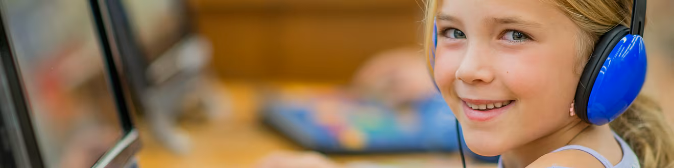 Junge Menschen mit Problemen im Lesen und Schreiben benötigen eine besondere Unterstützung. Junge Menschen mit Problemen im Lesen und Schreiben benötigen eine besondere Unterstützung.