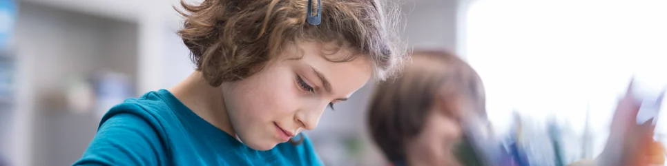 Kinder und Erwachsene können im LOS einen Rechtschreibtest machen.