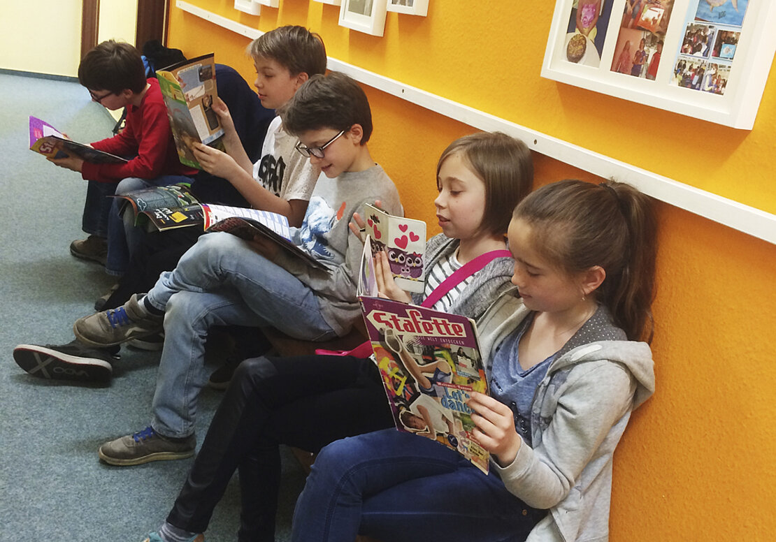 Schüler lesen im LOS Karlsruhe
