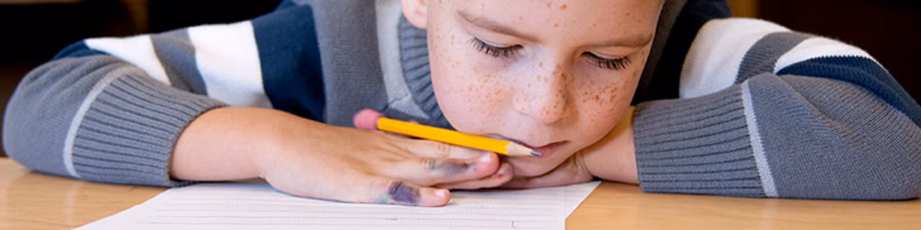 Im LOS kümmern sich ausgebildete Pädagogen um Kinder, die Probleme im Lesen und Schreiben haben.
