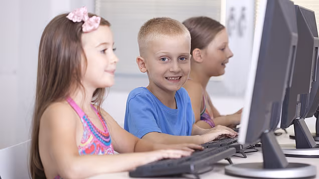 Kinder arbeiten im LOS an der Behebung ihrer Lernschwäche