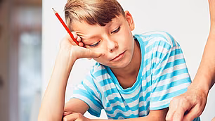 Eine Lernschwäche bei Kindern sollte möglichst früh diagnostiziert und behandelt werden.