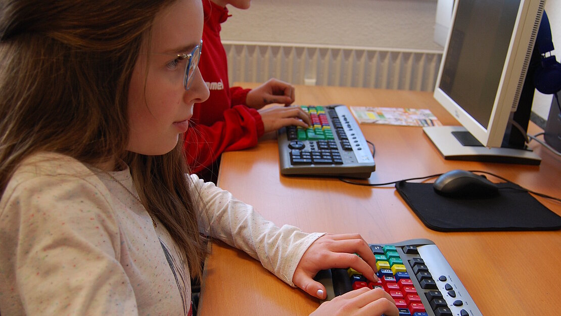 Kindgerechte Tastaturen im LOS Siegen