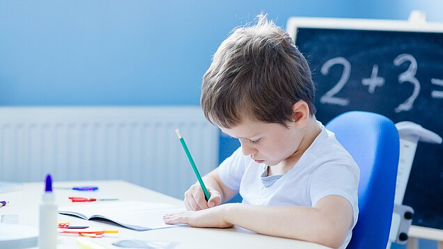 Manchmal ist es nicht eindeutig, ob ein Kind Probleme beim Lesen oder beim Rechnen hat. Ein Test im LOS kann aufschlussreich sein. Manchmal ist es nicht eindeutig, ob ein Kind Probleme beim Lesen oder beim Rechnen hat. Ein Test im LOS kann aufschlussreich sein.